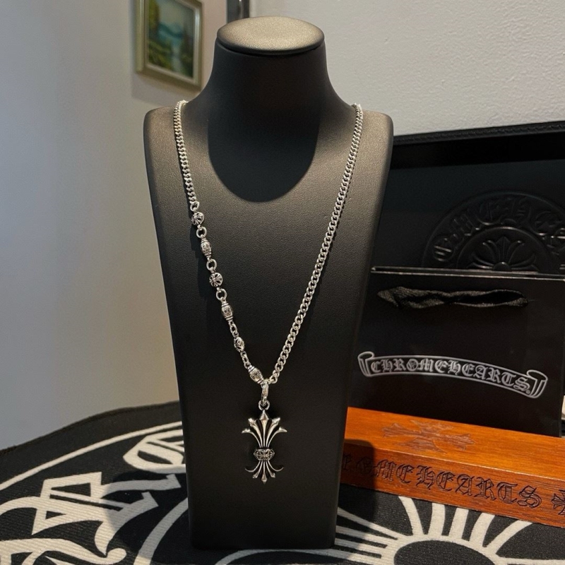 Ch*0me He**ts necklaces